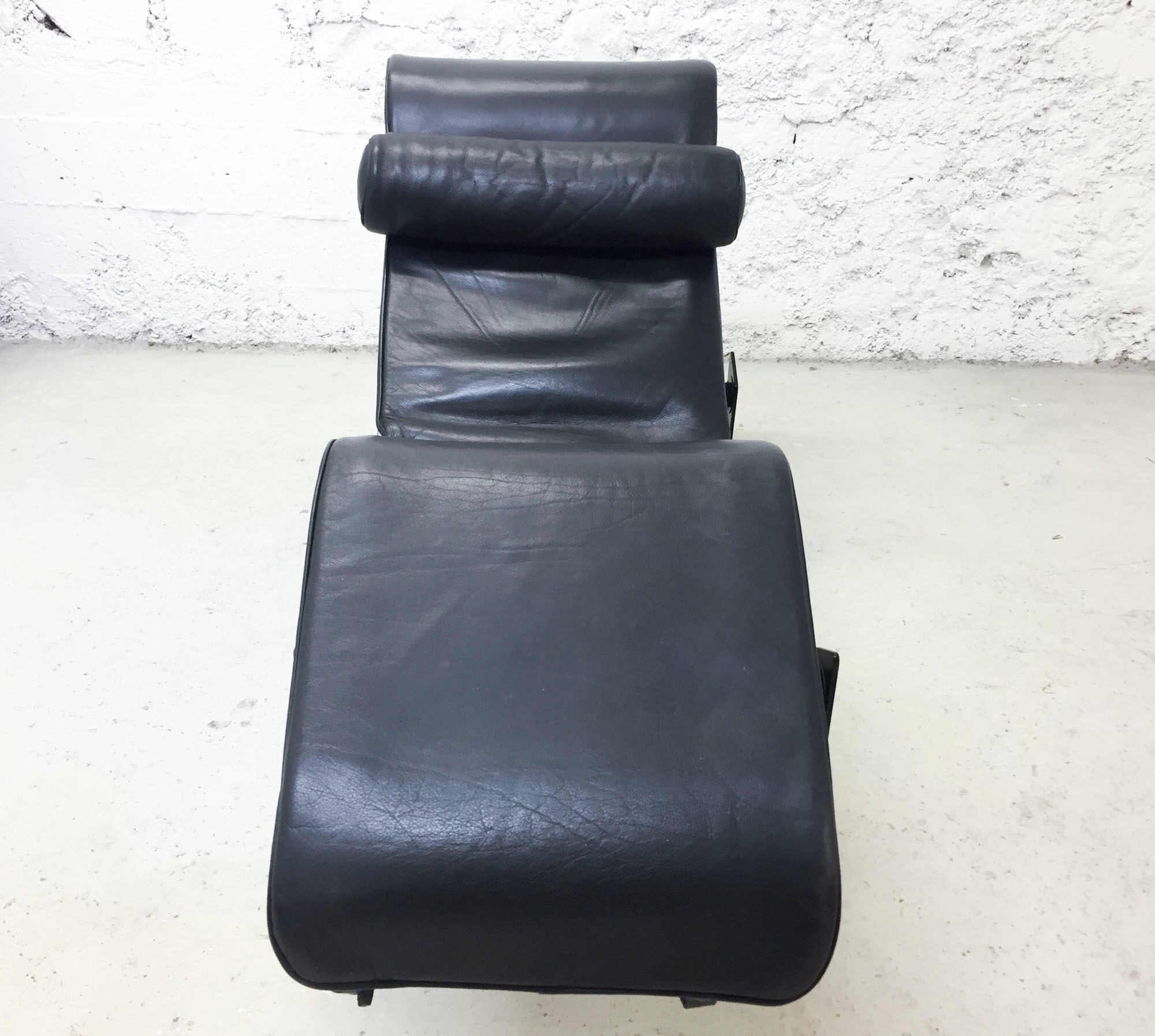 Le Corbusier black leather LC4 armchair - Cassina - Vintage