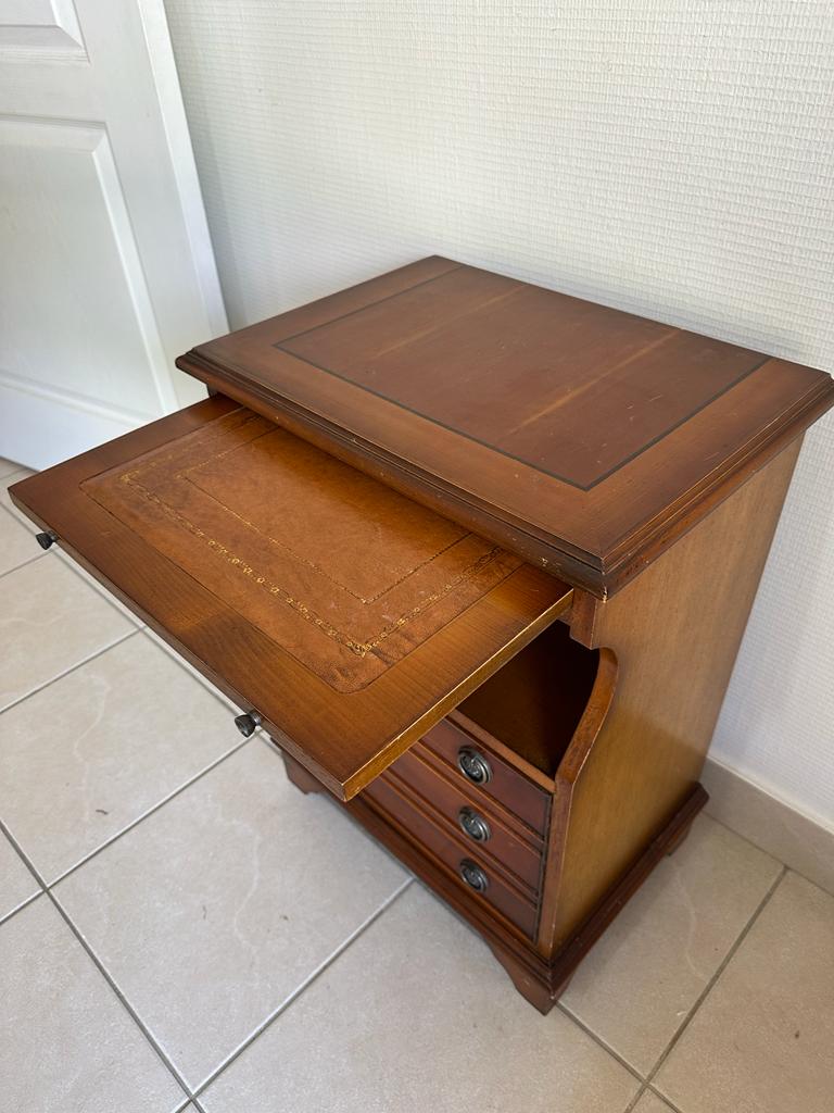 Table de chevet style anglais
