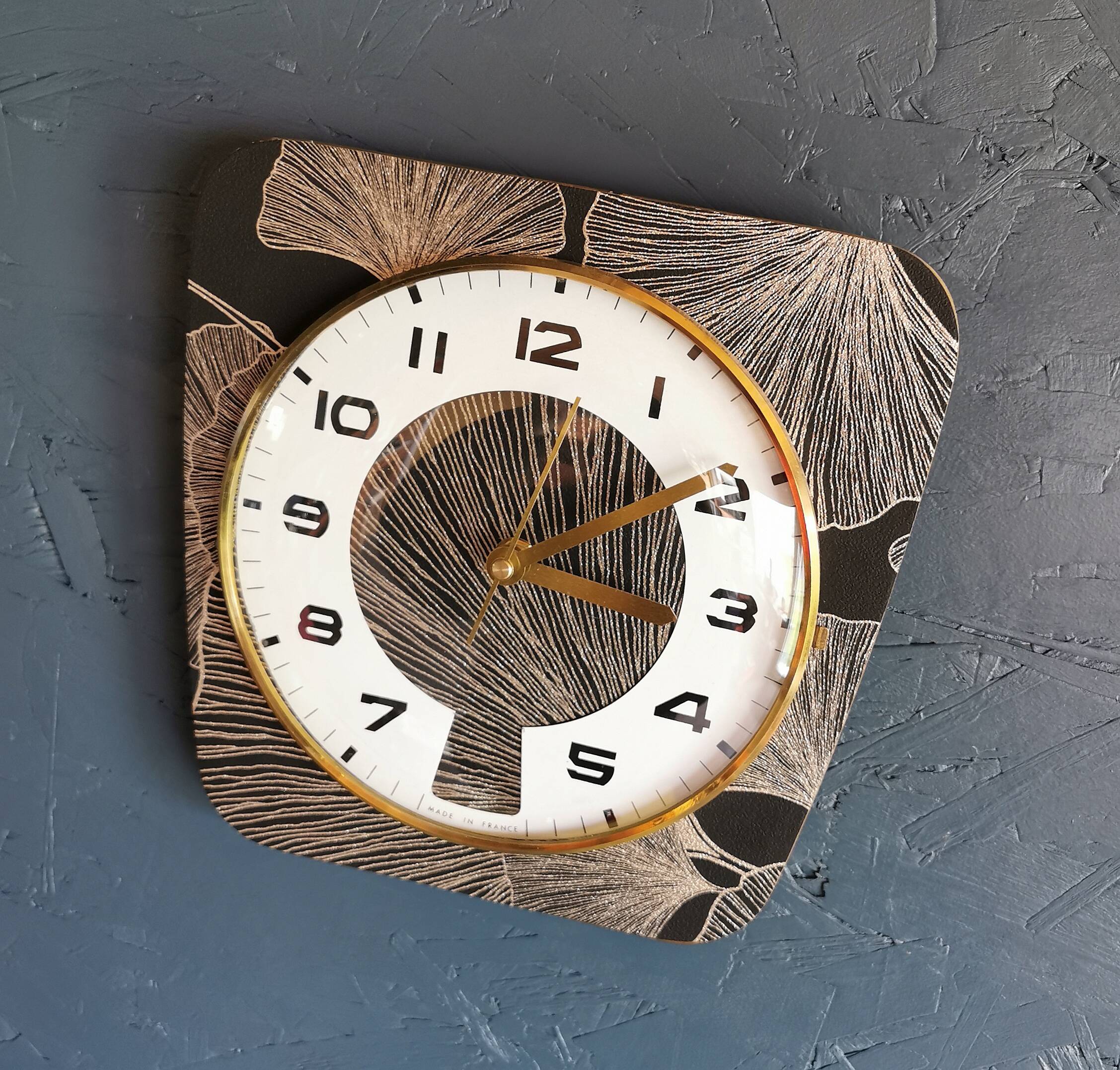 Vintage silent wall pendulum clock 60s trapeze "Gingko black gold"