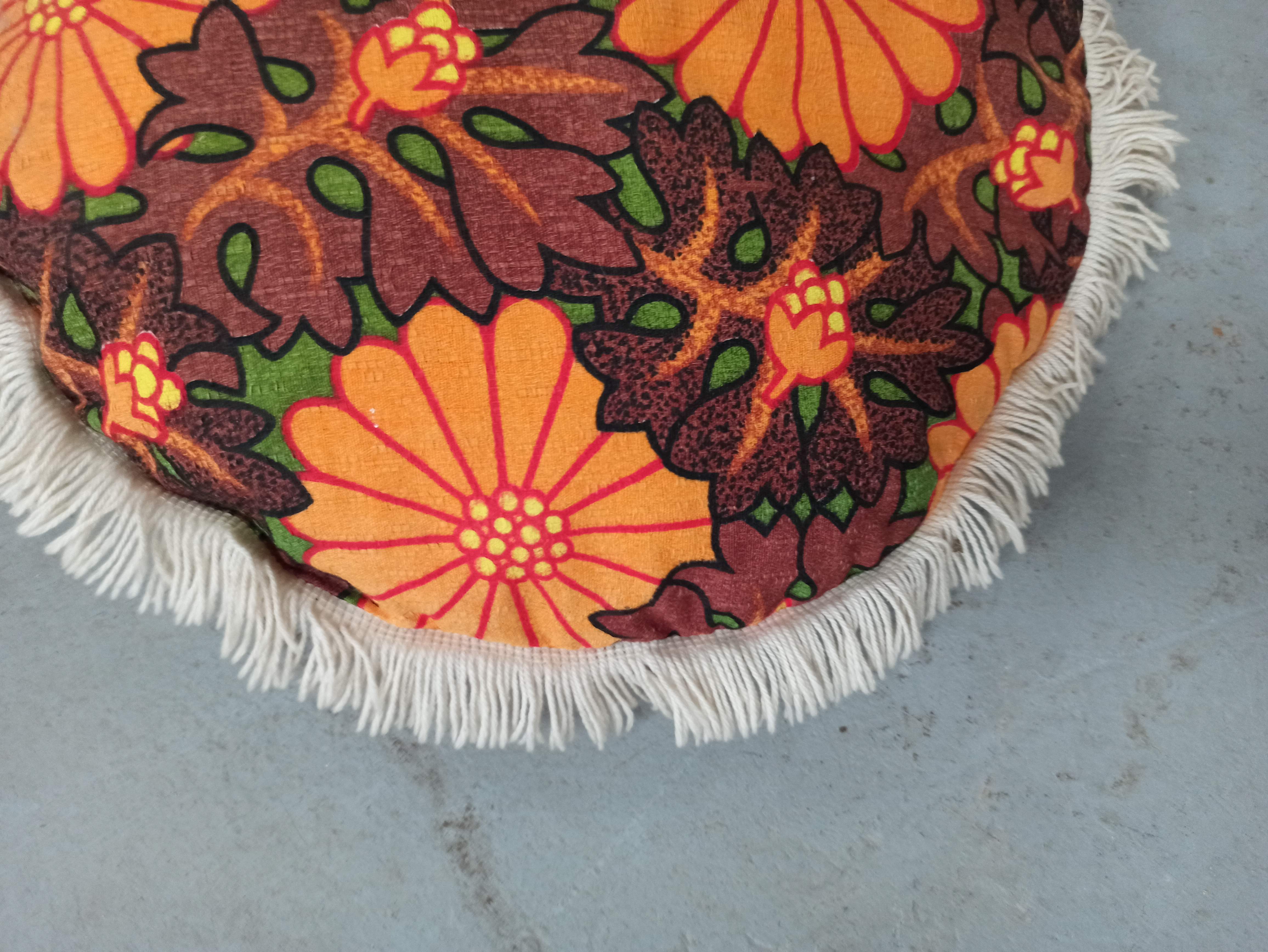 Round cushion year 70 vintage fringes