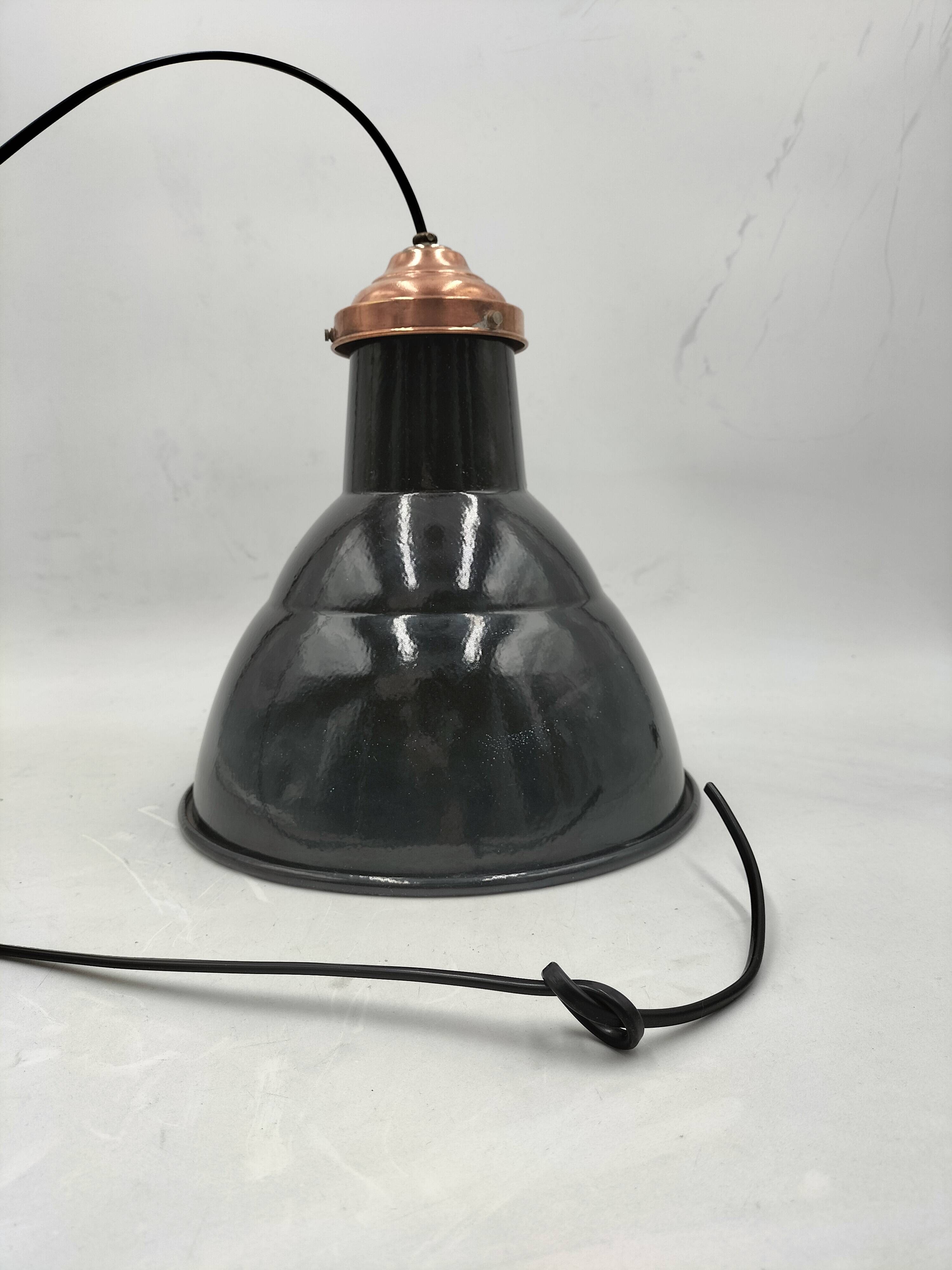 Industrial pendant light