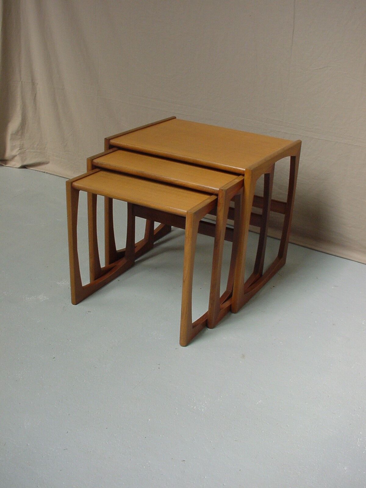 Tables pull-out vintage