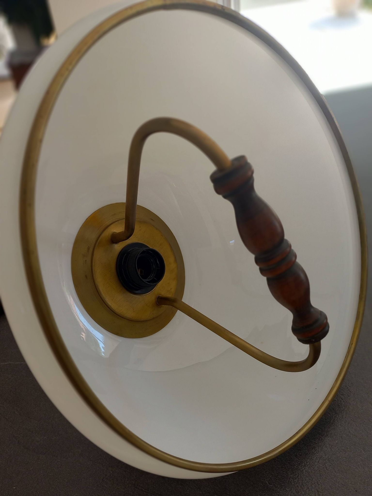 Suspension drop-down opaline