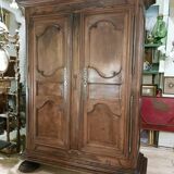 Regency period wardrobe 1715-1723 in solid walnut