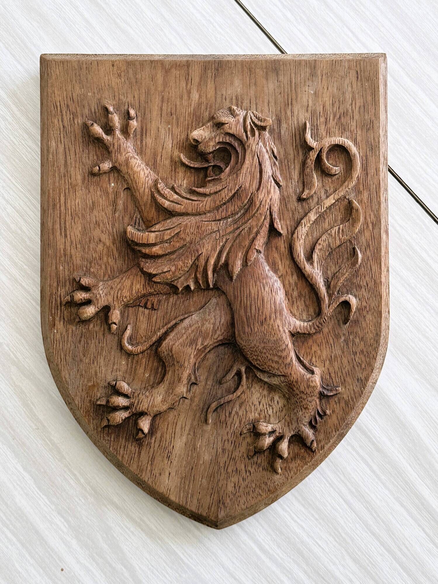 Plaque blason en bois Lion des Flandres.