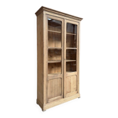 Oak display cabinet from the early 20th century.