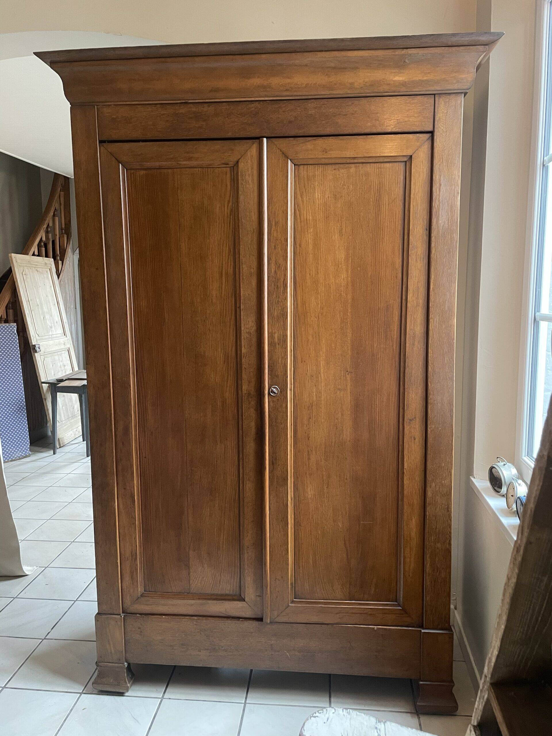 Louis Philippe wardrobe