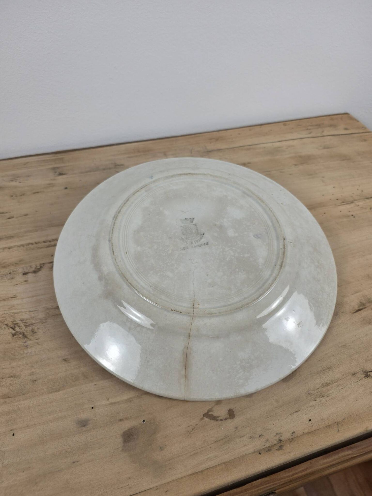 Plat de présentation rond Lou Basquez manufacture Saint-Amand