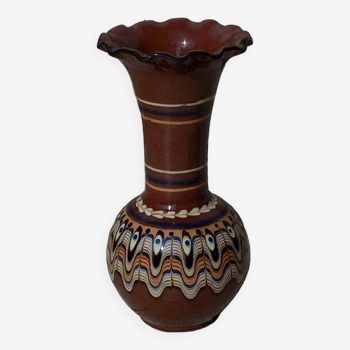 Vase marron à décor de marbrures