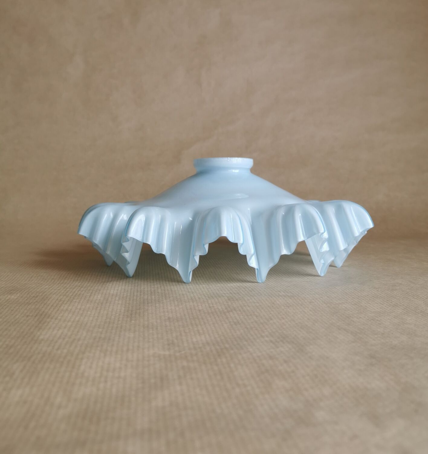 Blue opaline suspension