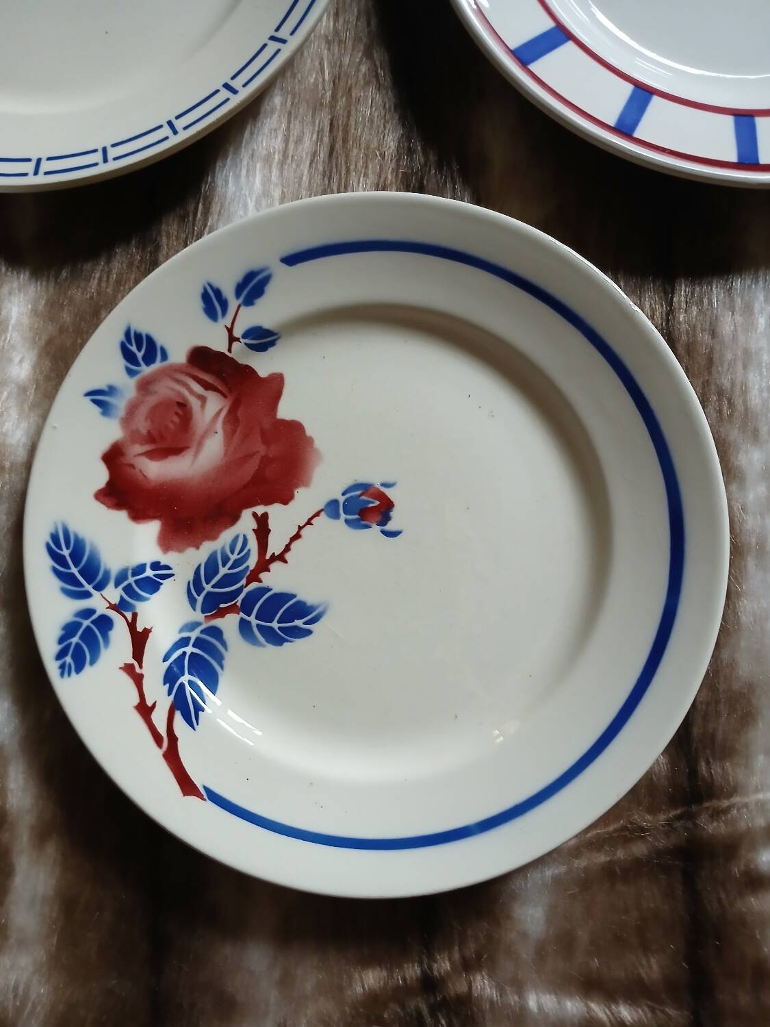 6 mismatched antique dinner plates