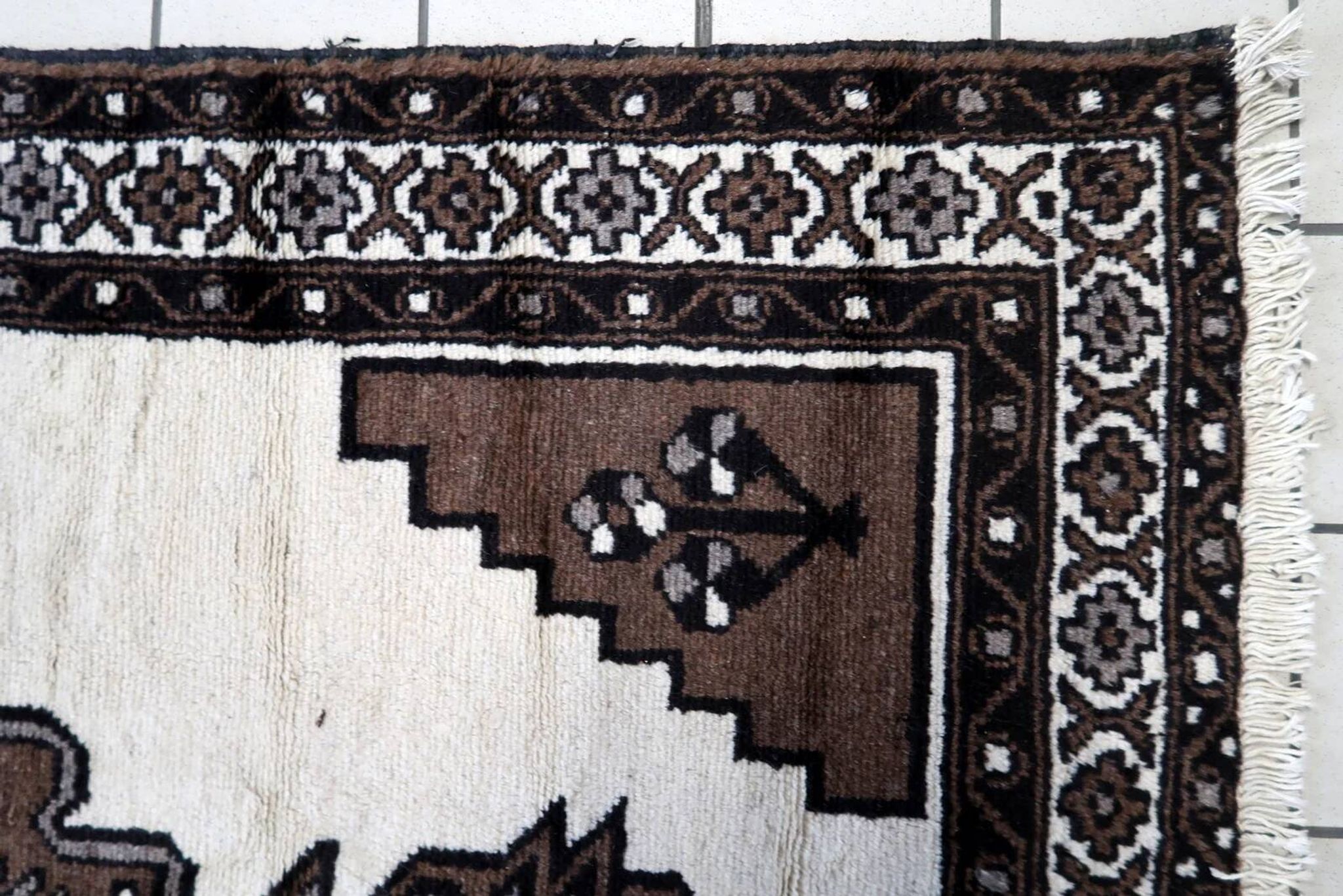 Handmade vintage Persian Gabbeh rug 128cm x 211cm, 1970s