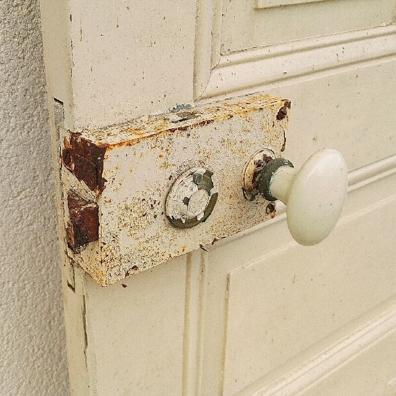 Old interior door wood painted vintage porcelain handle N°3