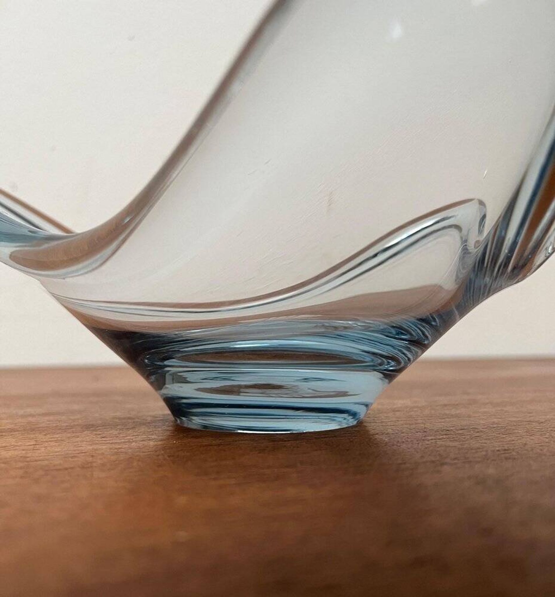 Danish glass bowl from the mid-century by Per Lütken for Holmegaard, 1960s.