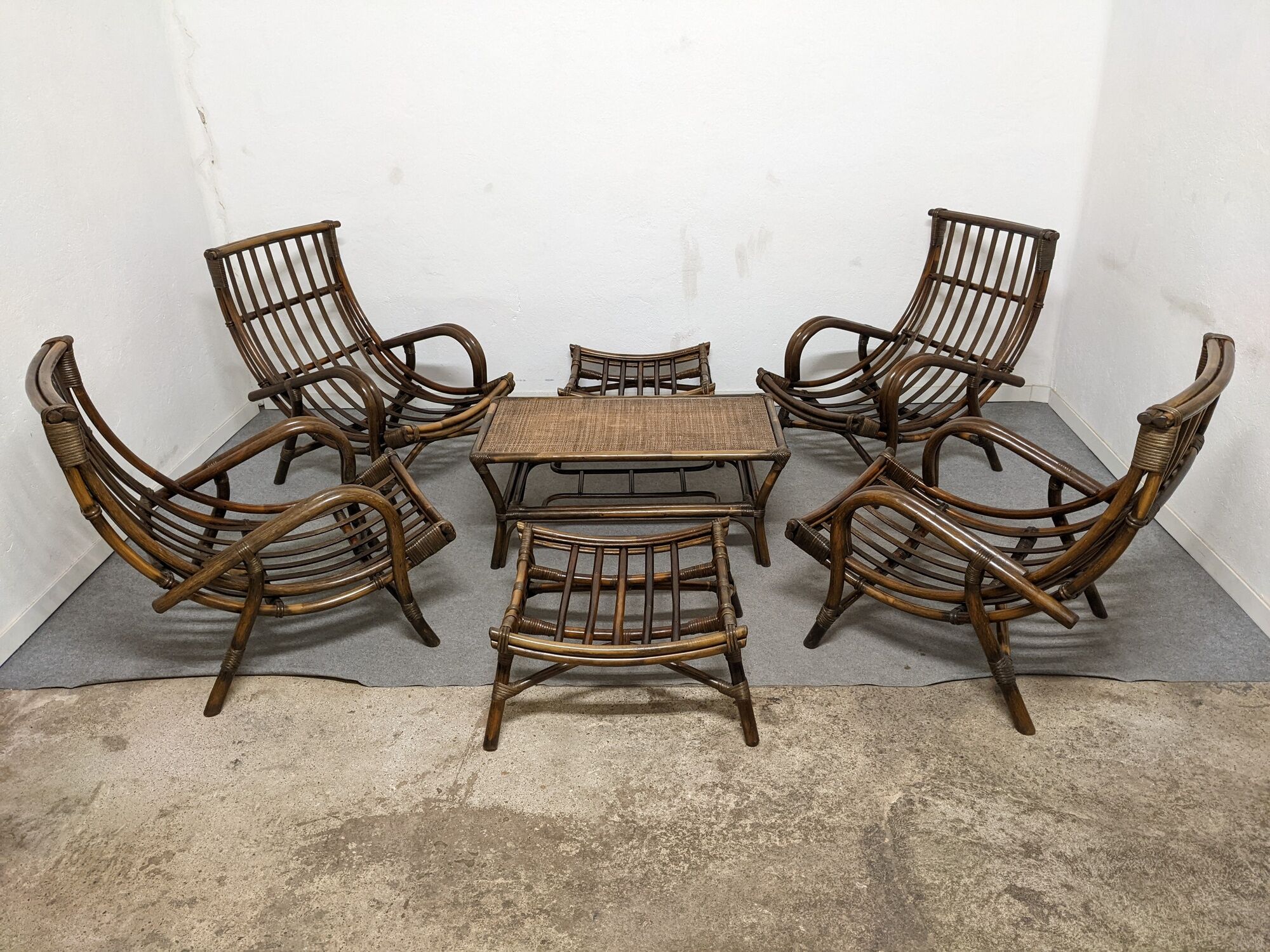 Living room in bamboo and rattan of the 60s/70s (4 armchairs 2 ottomans 1 coffee table + cushions)