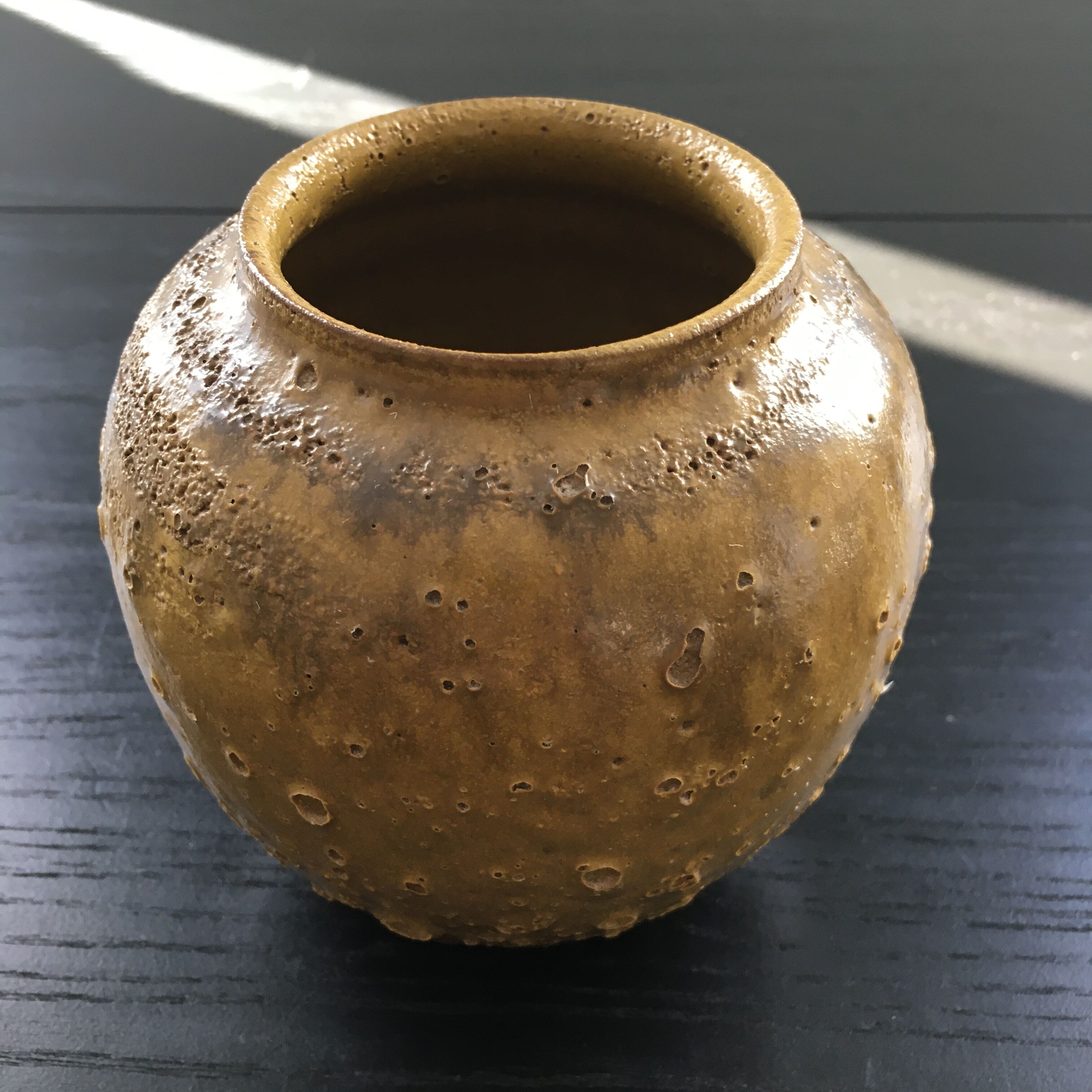 Relief crater ball vase