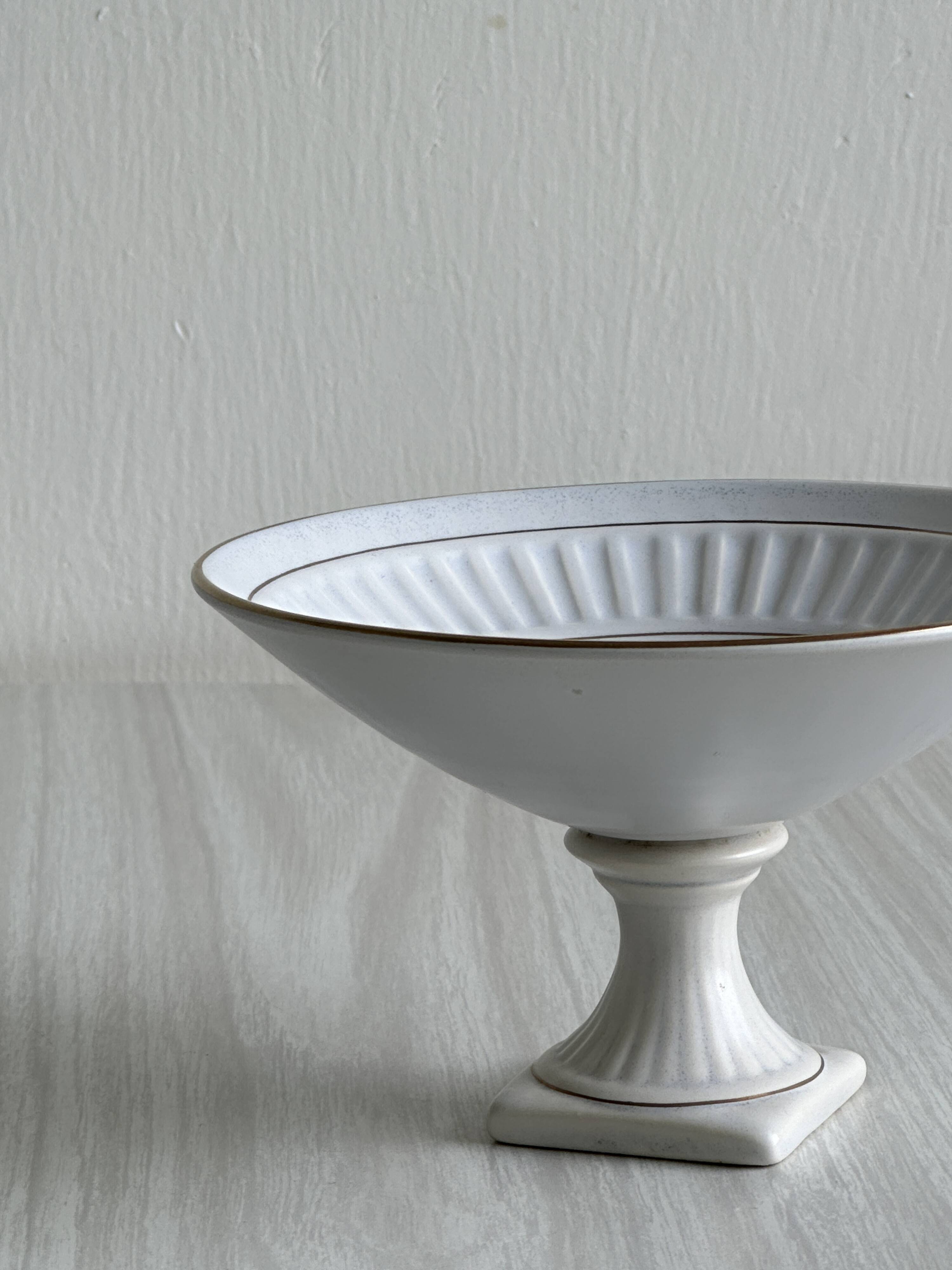 Footed bowl, earthenware compote dish, Flora Plateel Gouda Holland