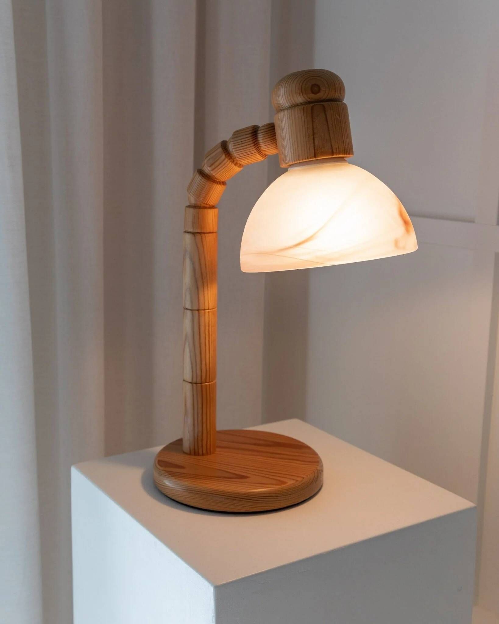 Solbackens Svarveri Pine Wood Table Lamp with Pink Ice Glass Shade – Mid Century 1960s