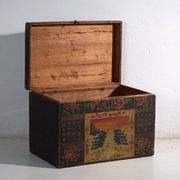 Coffre ancien peint en bois de pin – Chine, vers 1900