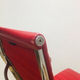 Chaise en aluminium EA116 de Charles & Ray Eames