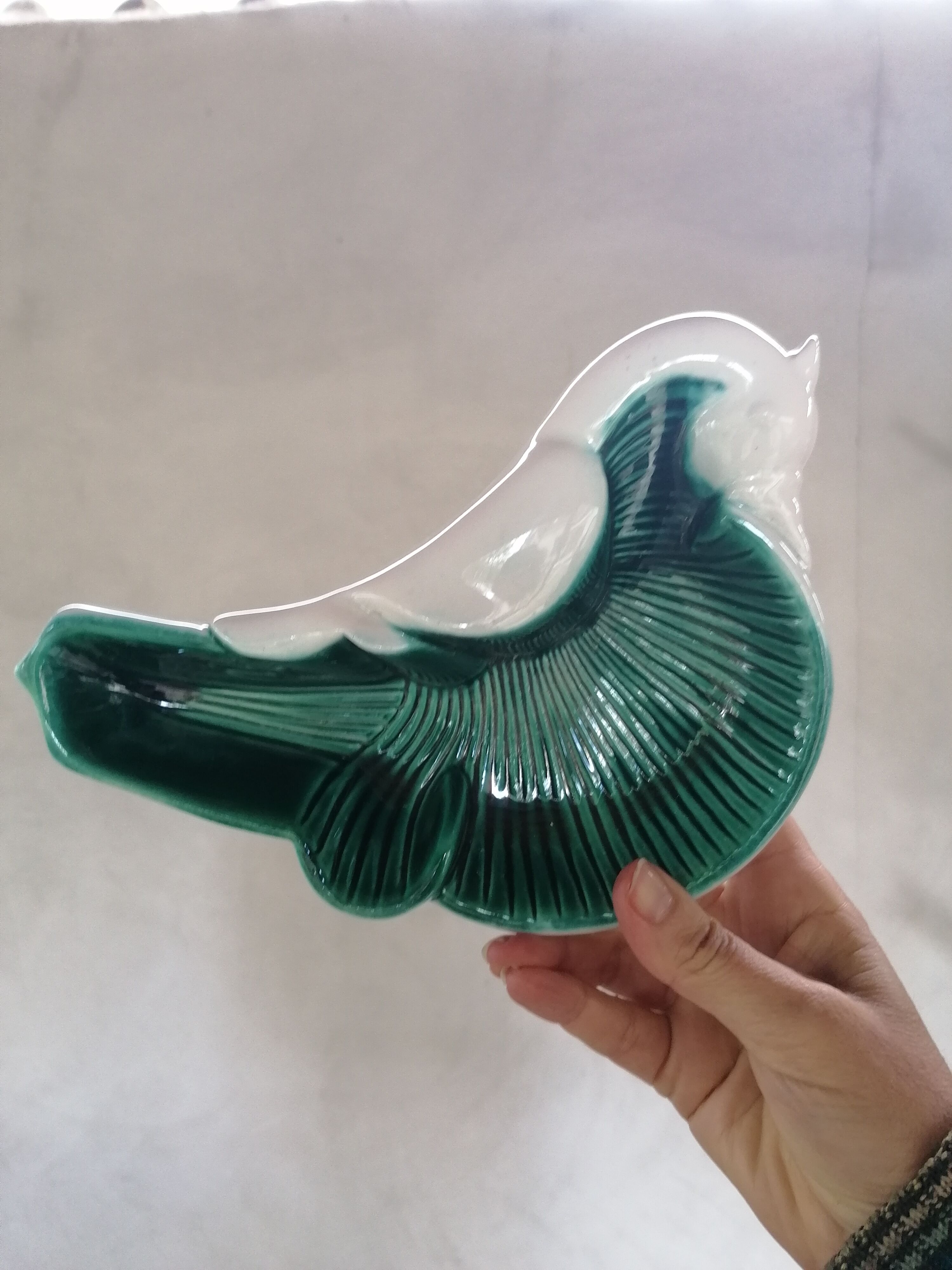 Empty green and white ceramic bird pocket