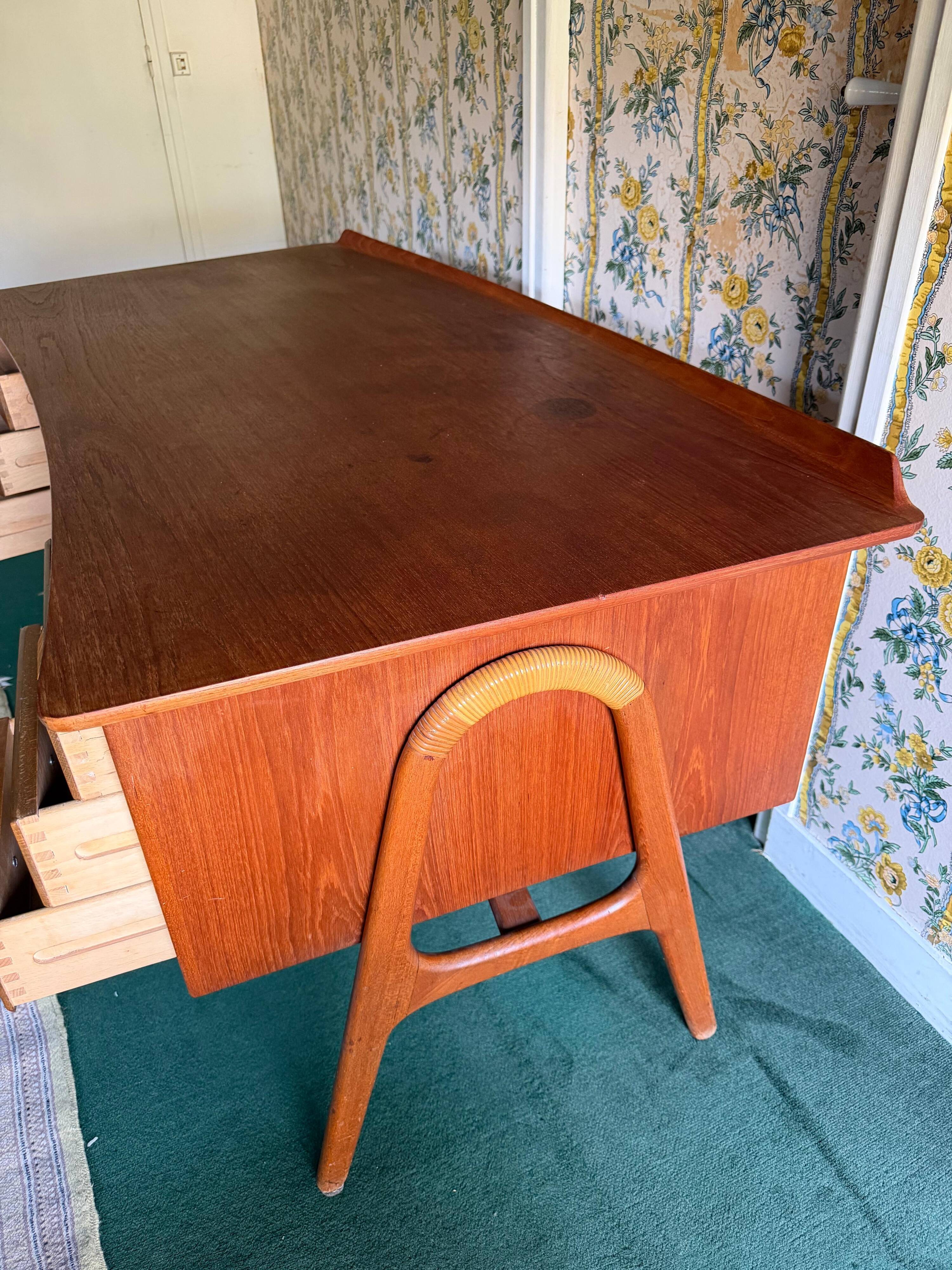 Bureau design danois en teck, Svend Aage Madsen, années 50