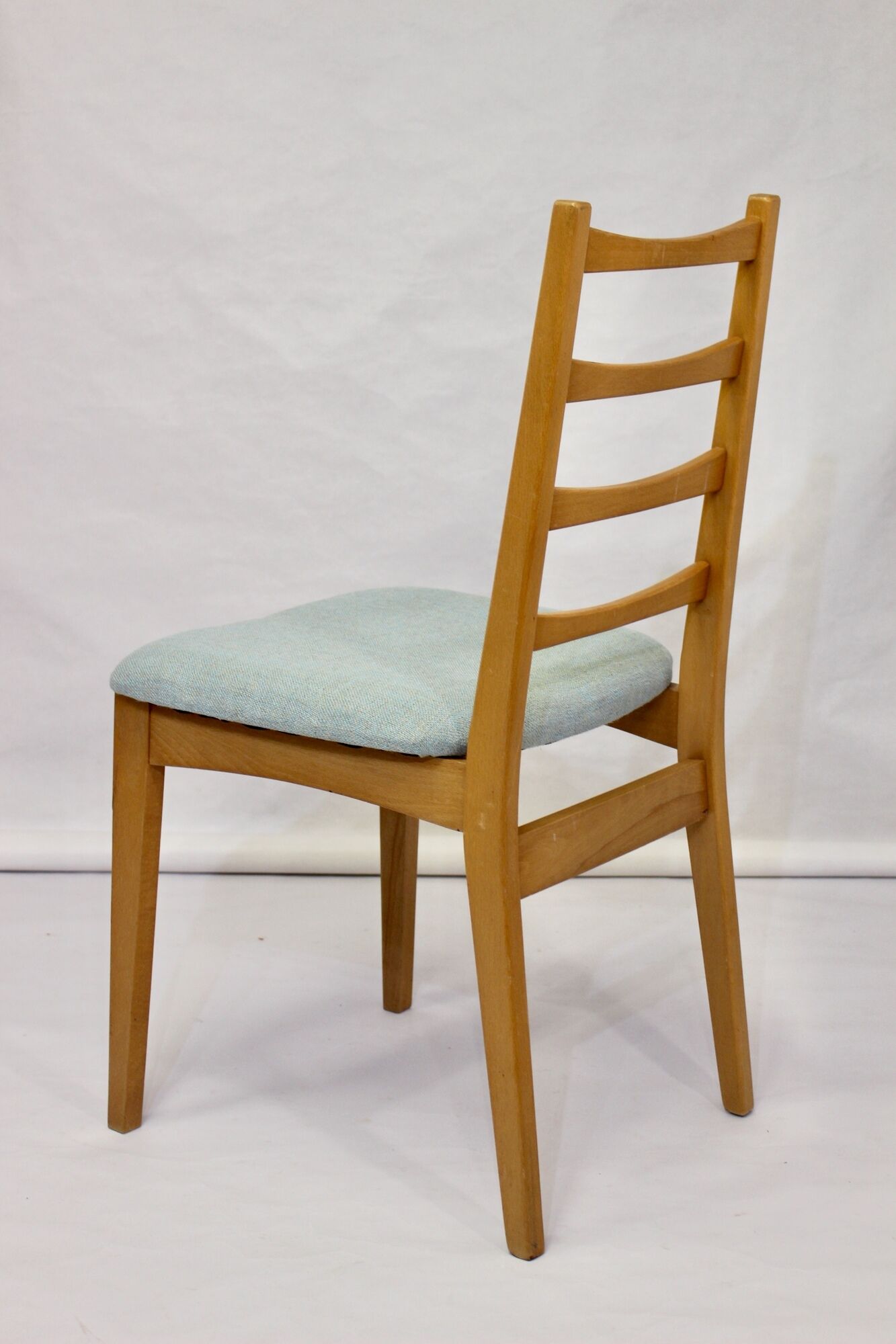 Set of 4 year old Scandinavian chairs restored fabric Edition Lelievre .