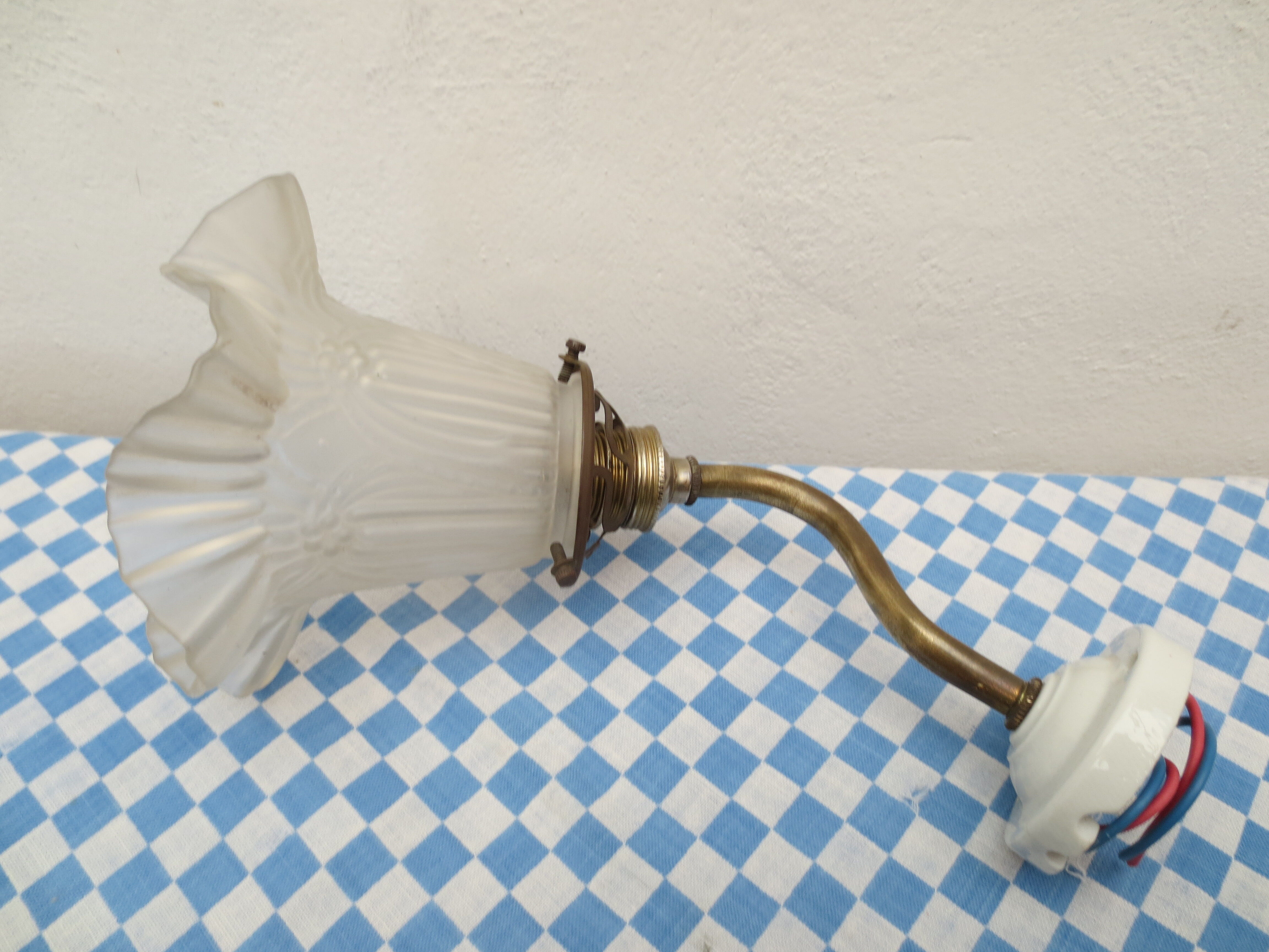 Gooseneck wall light with tulip