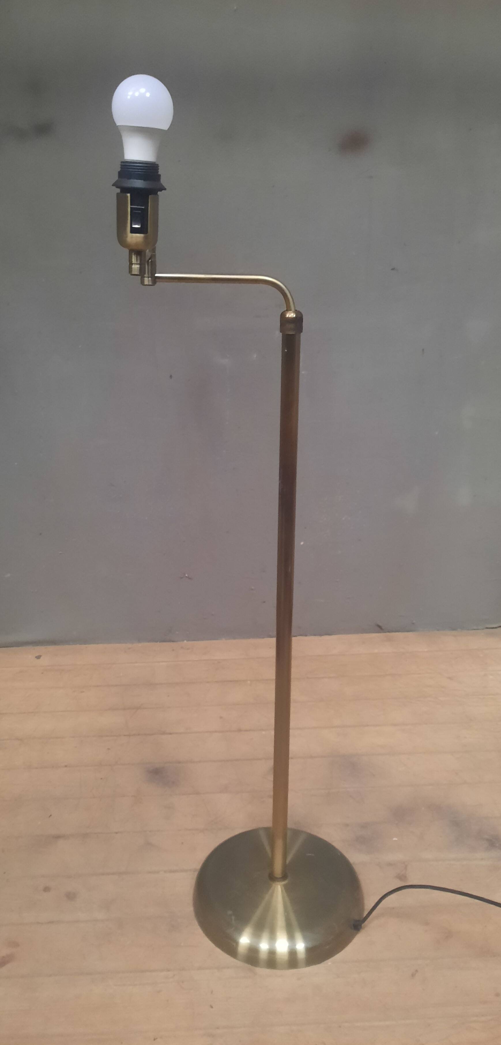 Adjustable height reading stand