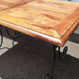 Table en bois massif et fer forgé