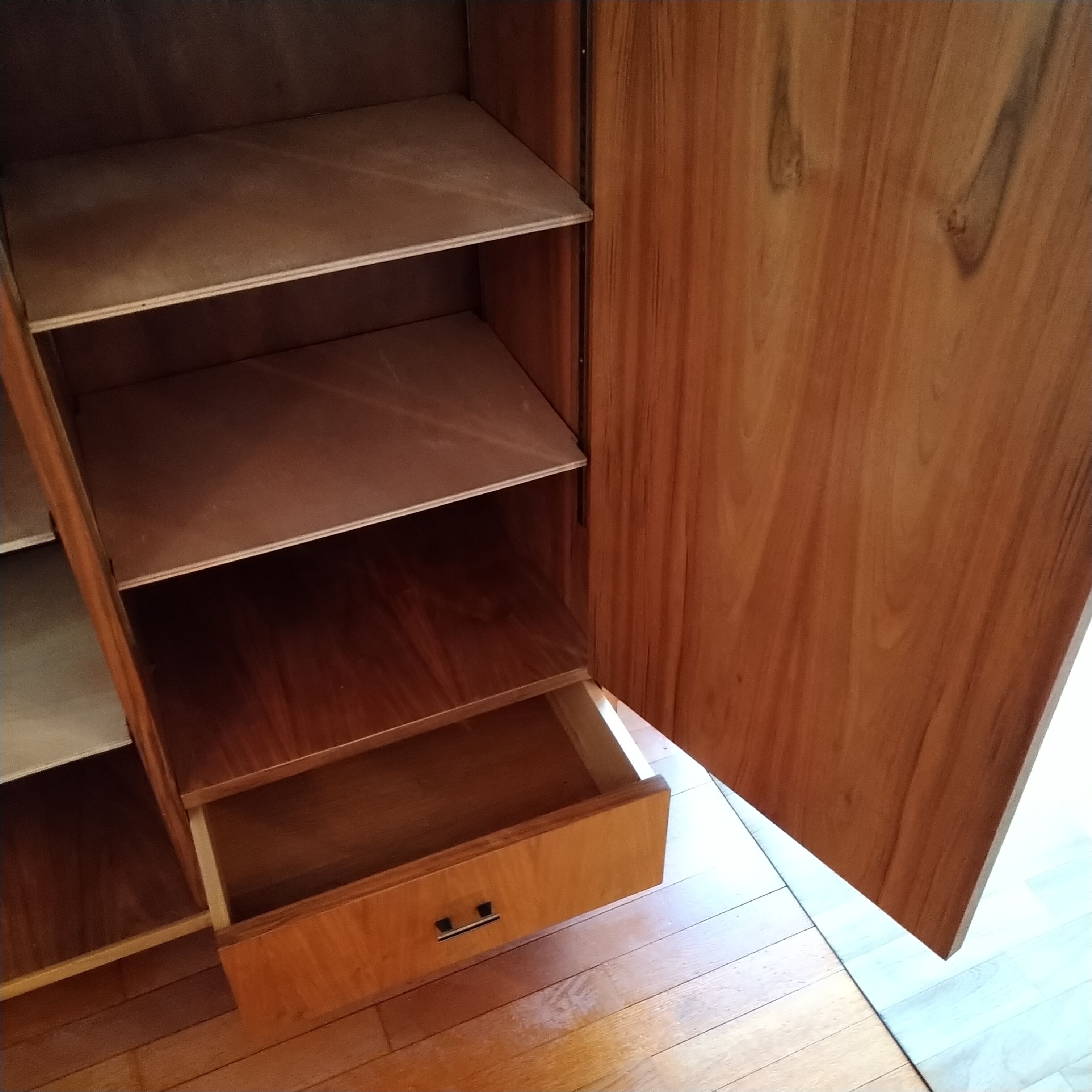 Asymmetrical cabinet