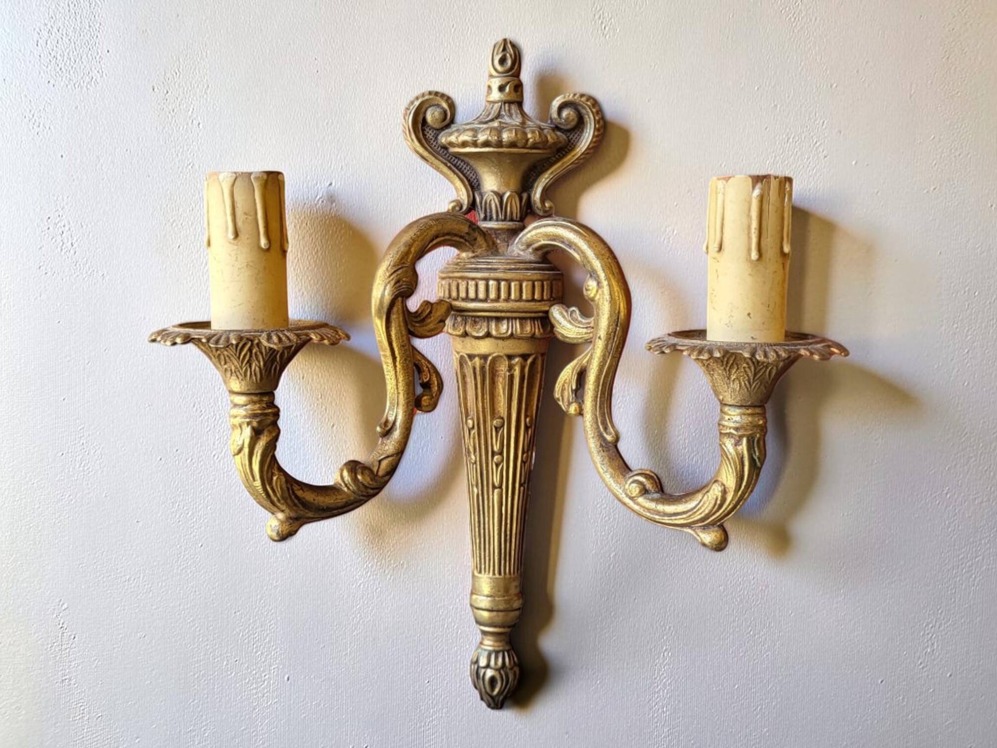 Paire d'appliques en bronze Louis XVI