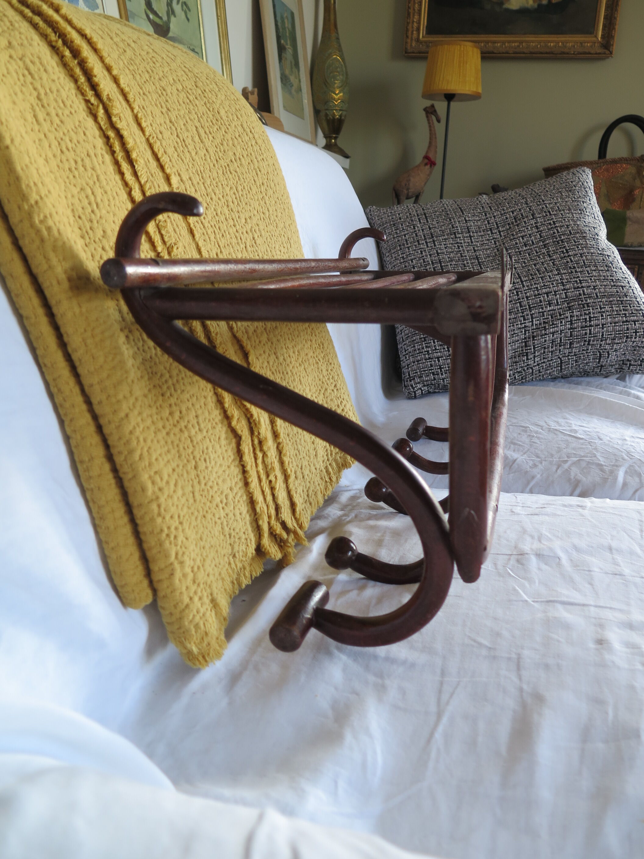 Wall coat rack/cloakroom in arched wood