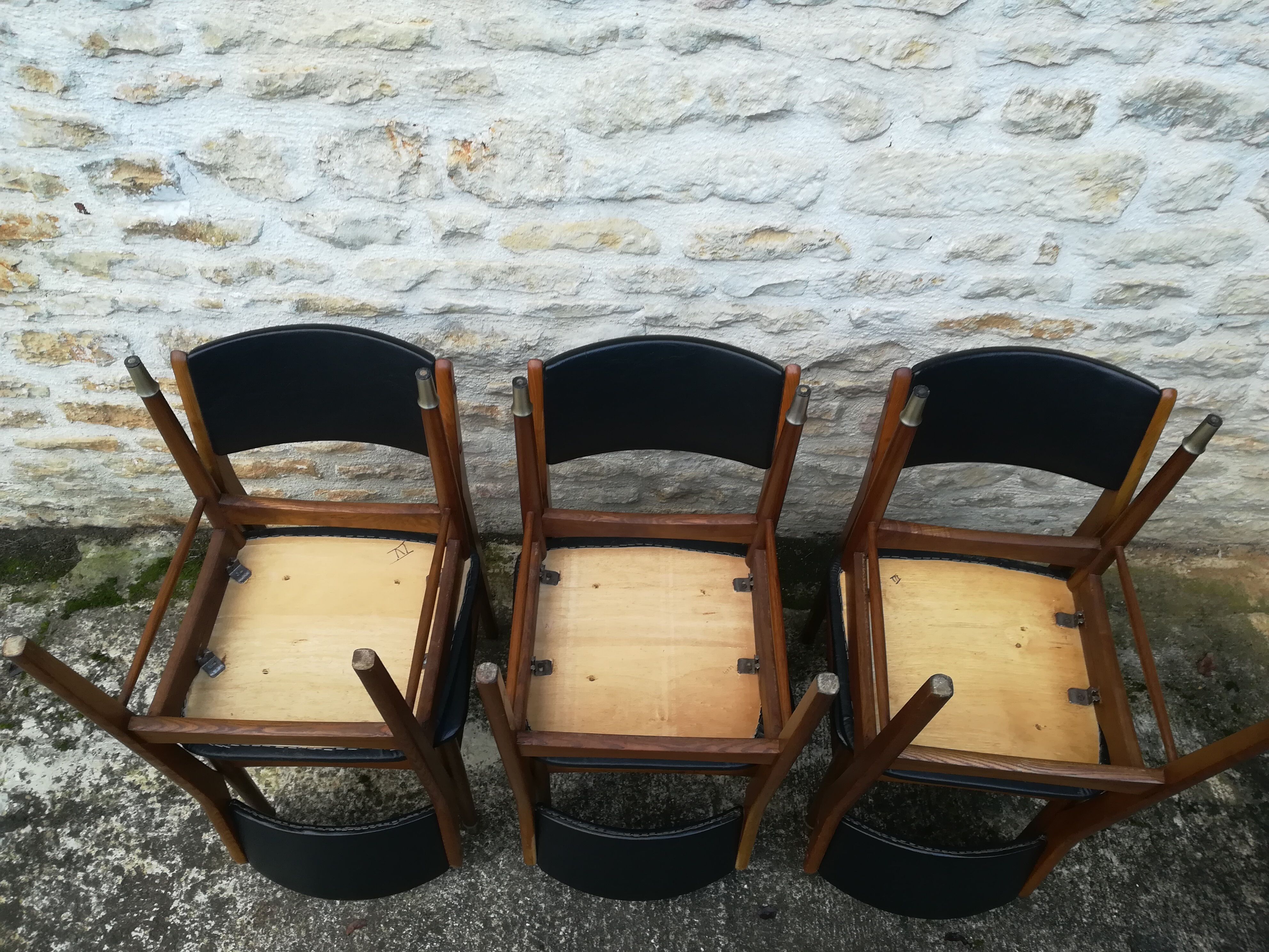 Scandinavian chairs in skaï