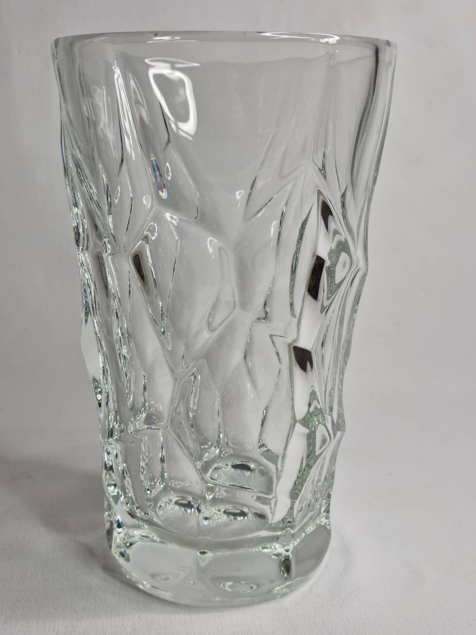 Vase en cristal de Sèvres à motif de verre grugé, 26 cm