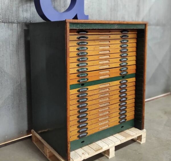 Meuble à caractères d'imprimerie vintage   Rangement industriel   Lettres en plomb originales