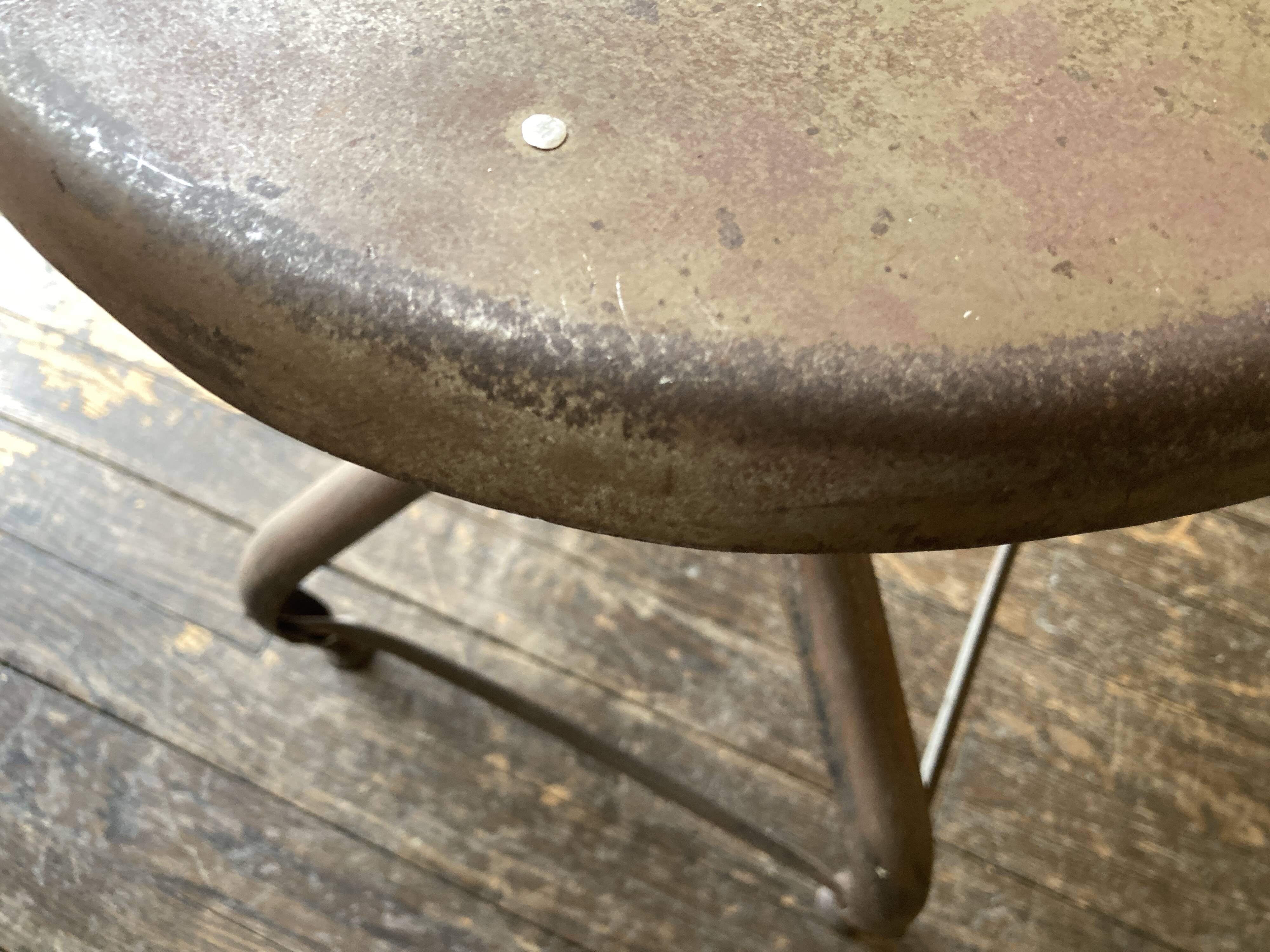 Tabouret à vis Nicolle 1950 en fer brut
