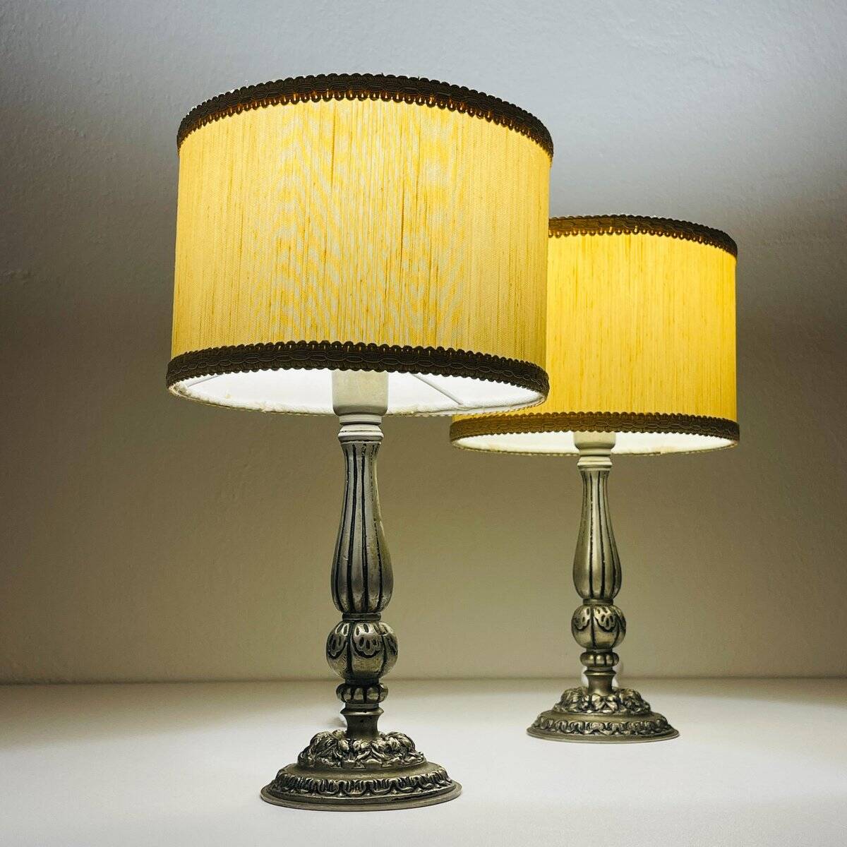 Lampe de table en métal, Italie années 1960