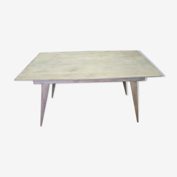 Table scandinave