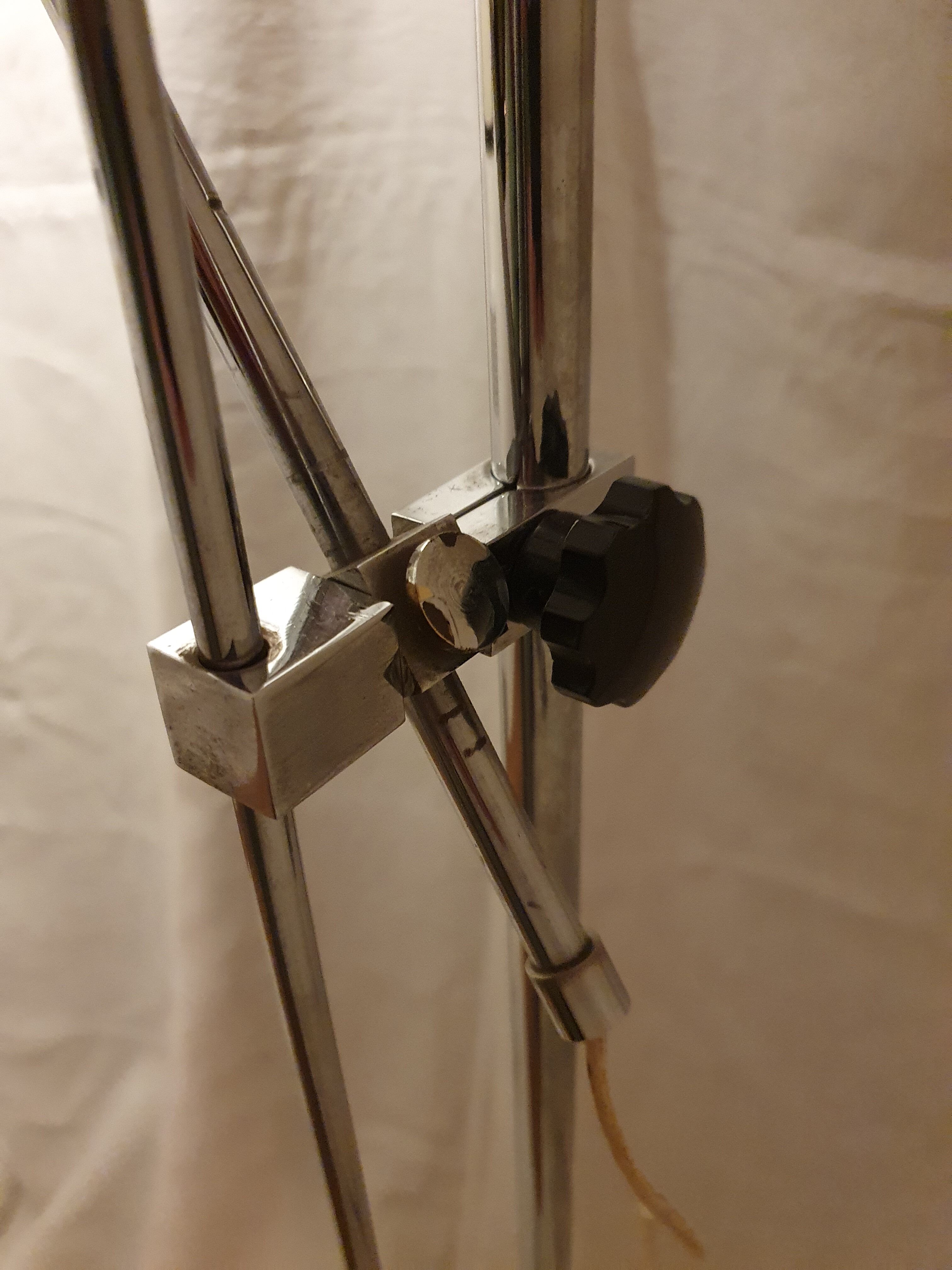 Lampadaire design italien avec liseuse