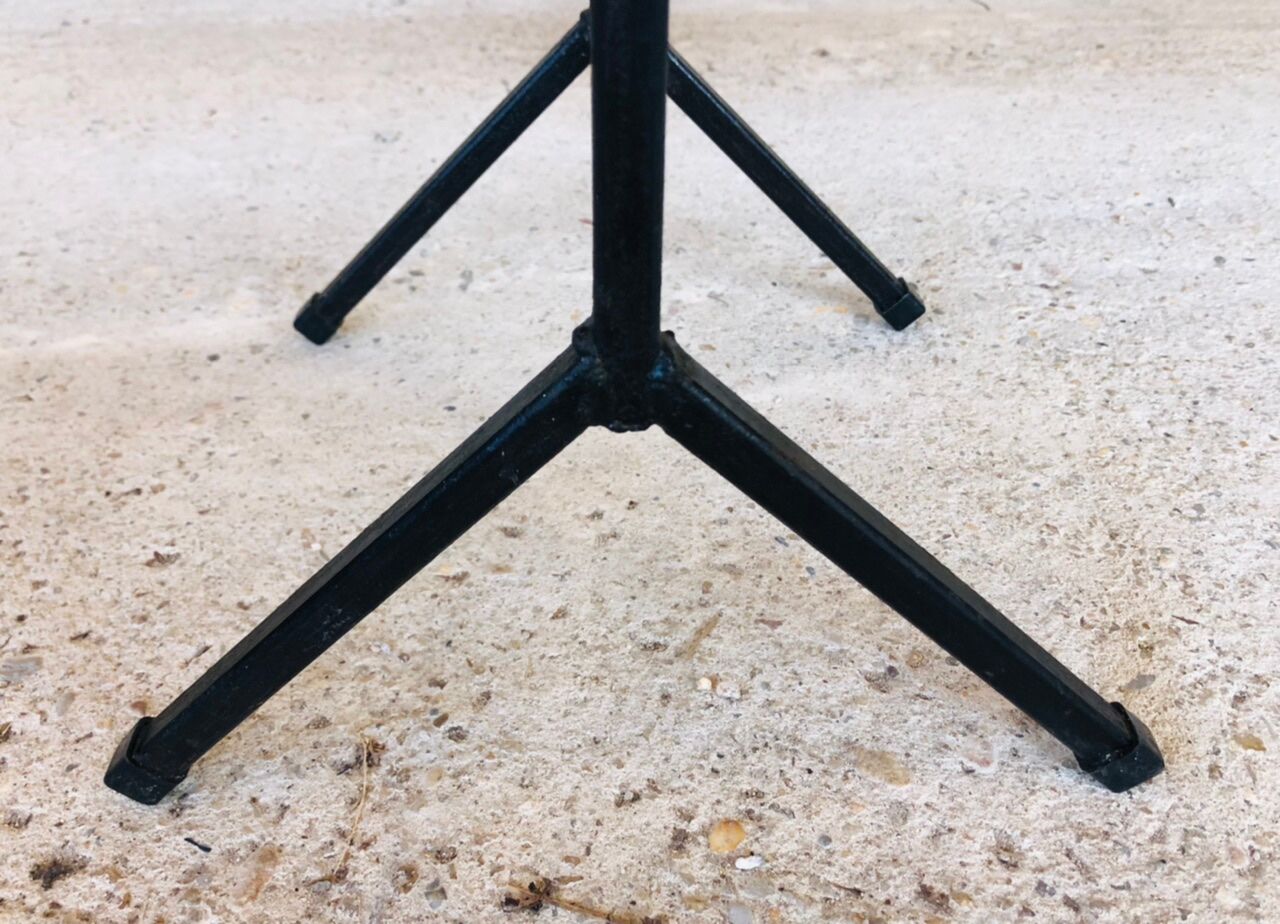 Wall system has 6 Scandinavian modular shelves