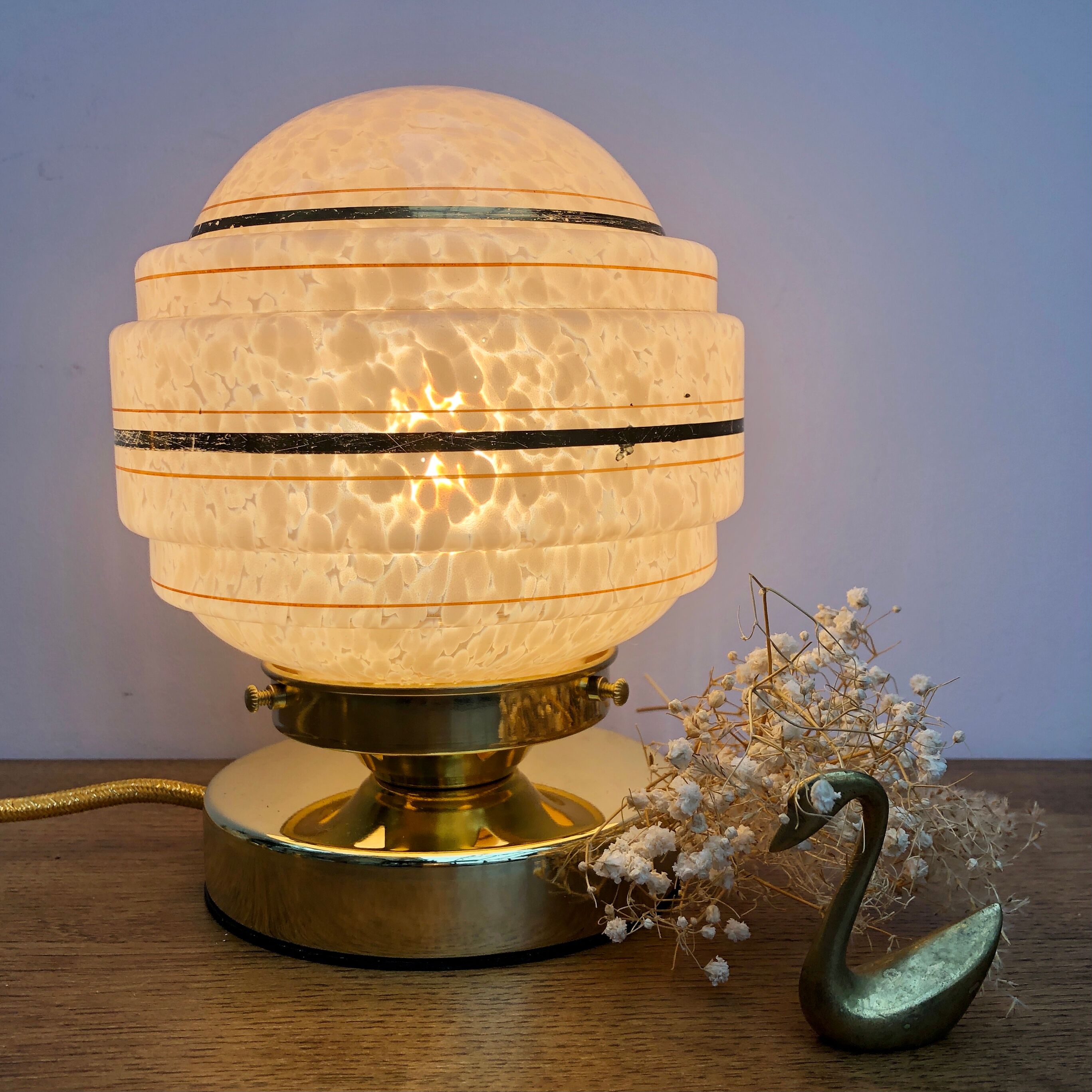 Vintage globe-laying lamp