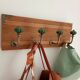 Wall-mounted coat rack in grooved wood – 4 hooks in metal and green ceramic