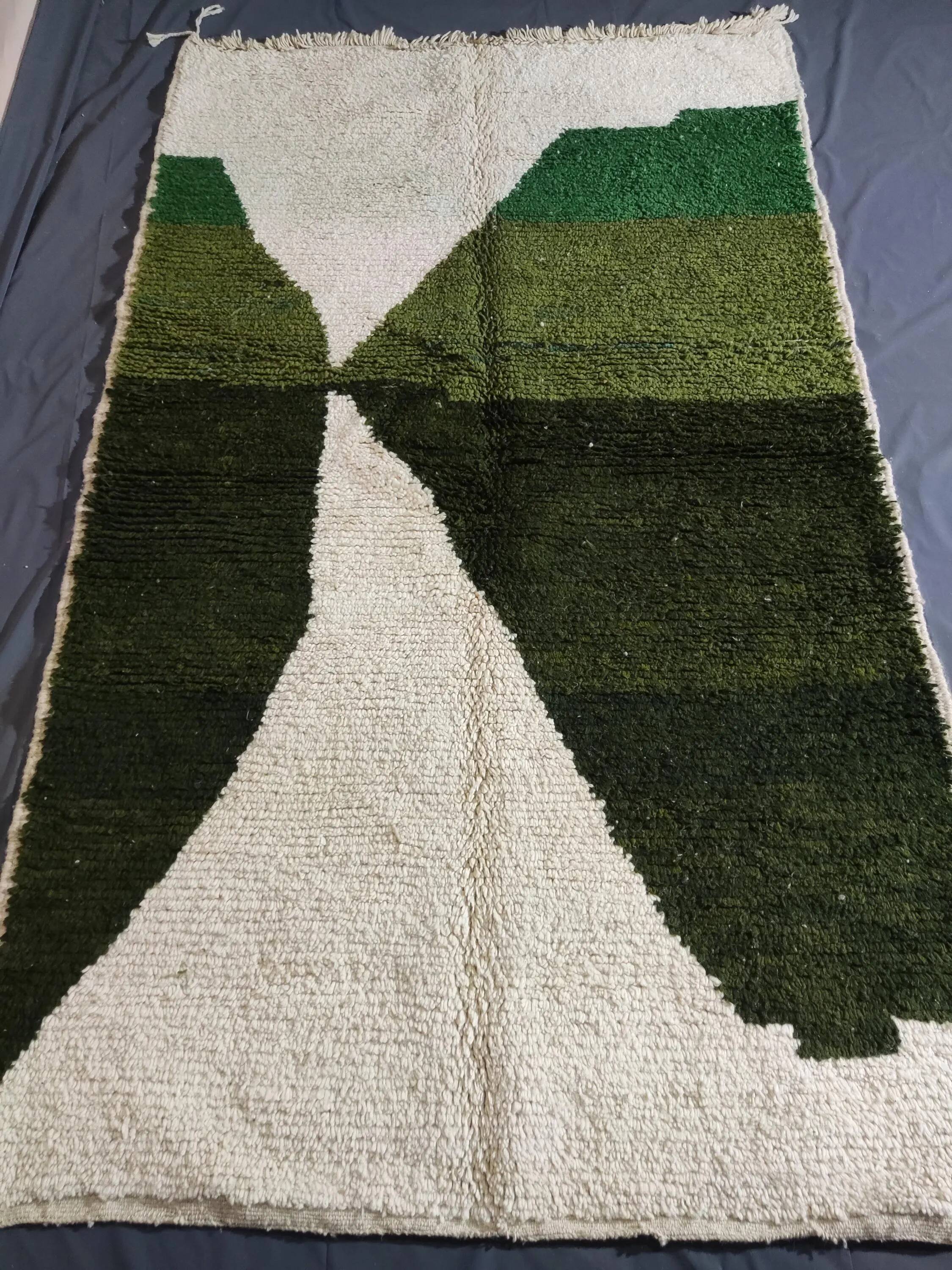 Moroccan rug in pure wool 3 x 2 m