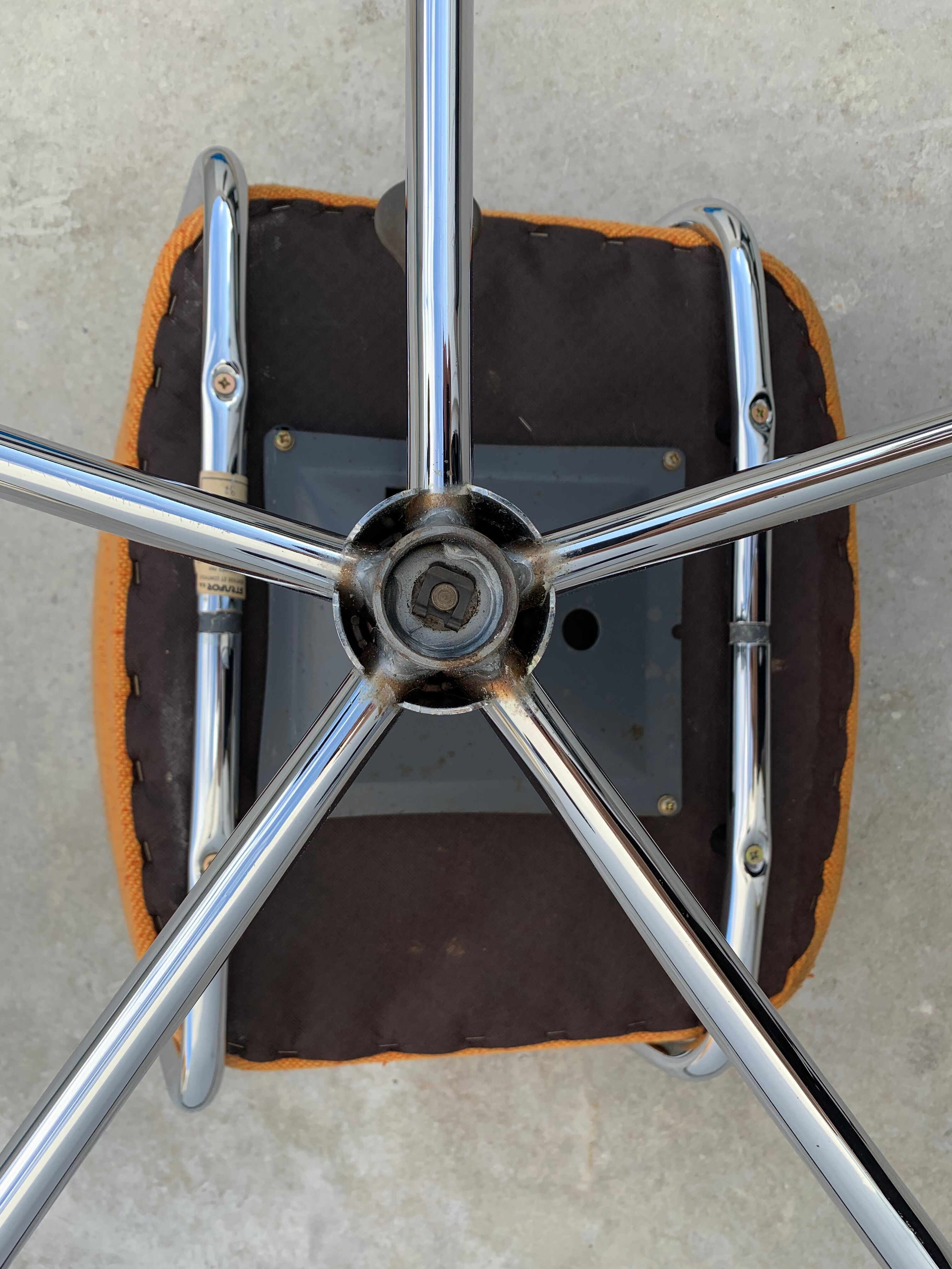 1980 Strafor desk chair adjustable, swivel and on wheels