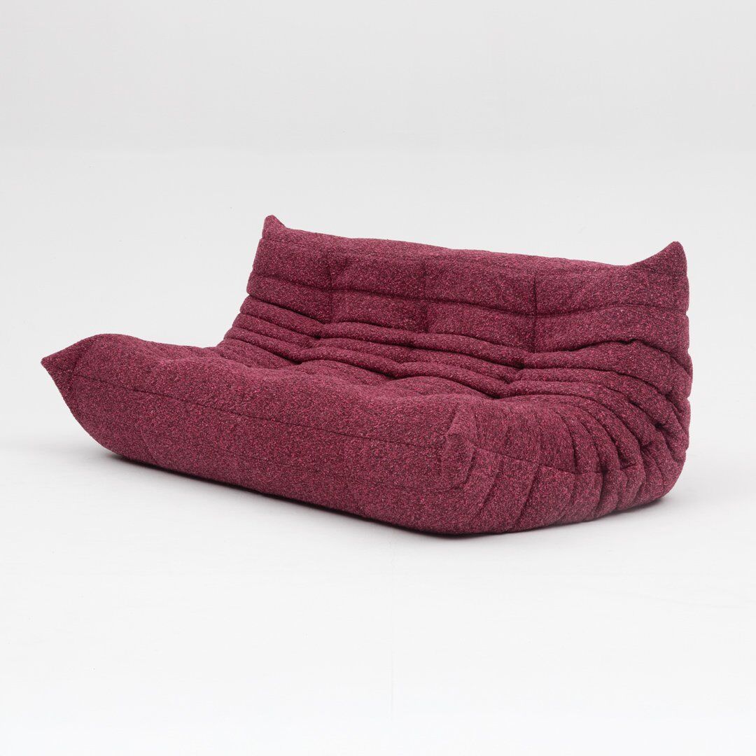 Canapé trois places Togo en bouclé bordeaux par Michel Ducaroy pour Ligne Roset