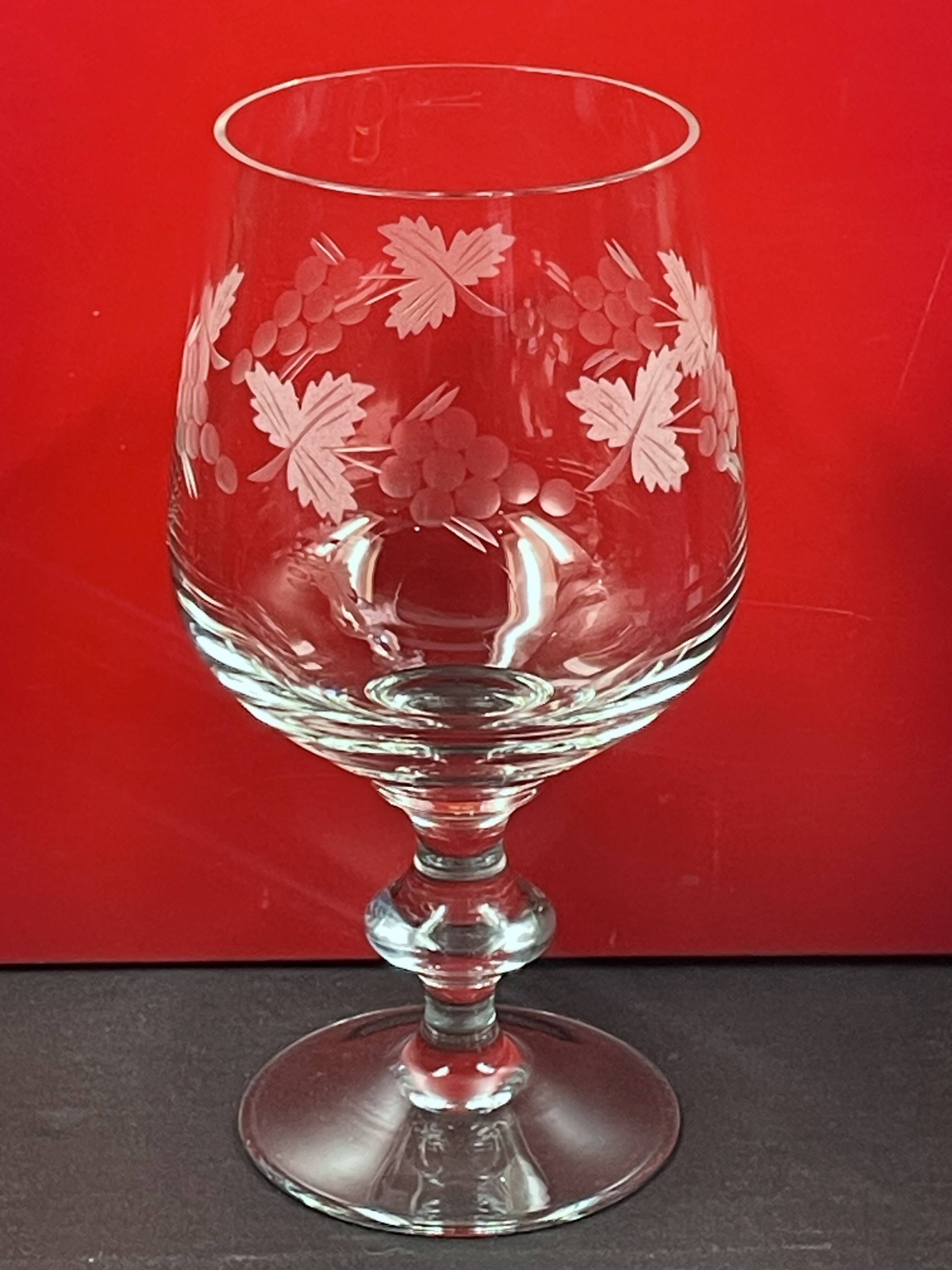 Large wine glass in frosted engraved glass or crystal Pampre & vine leaf