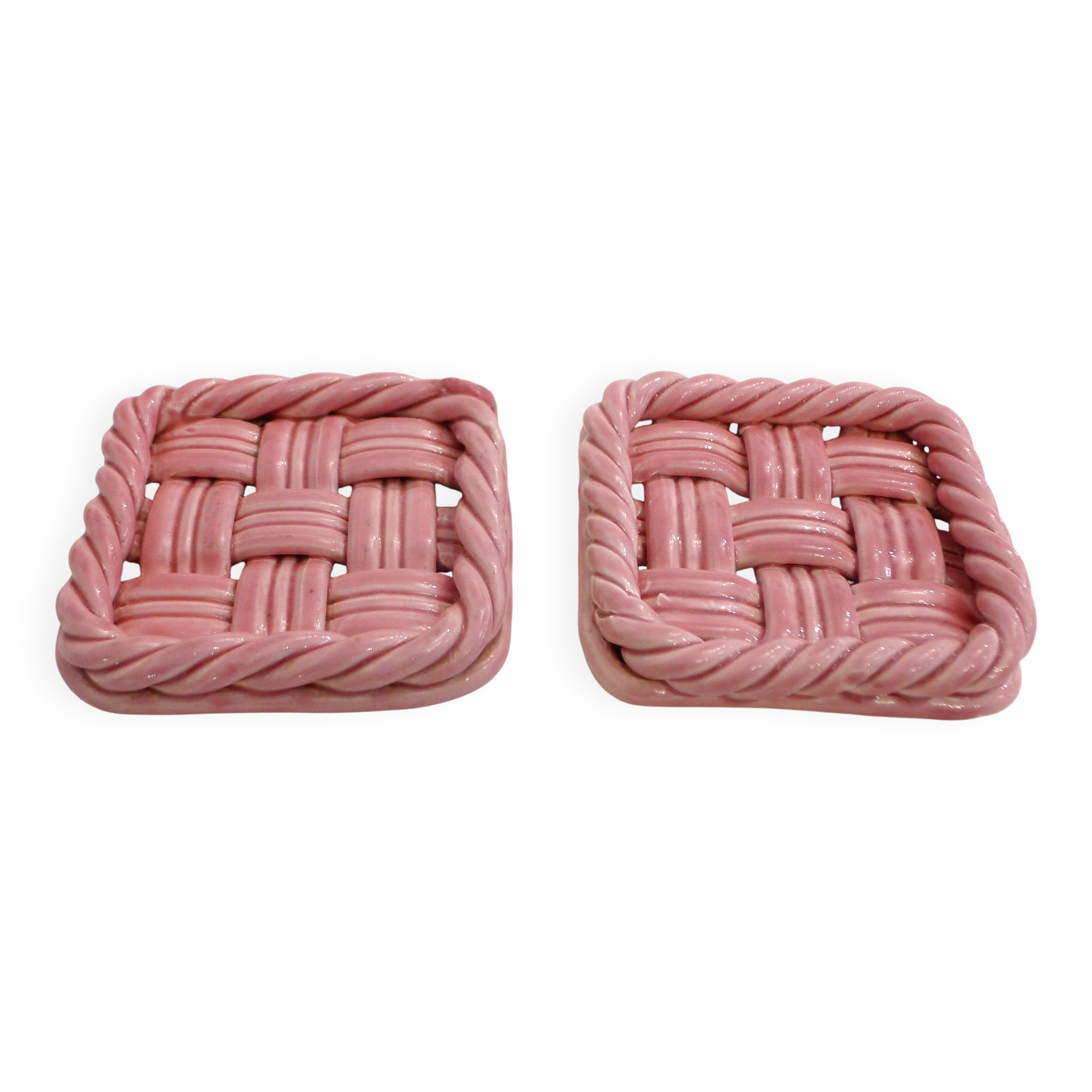 Woven pair of bottle coasters, in pink Vallauris earthenware.