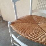 Fauteuil en bois mouluré et laqué blanc
