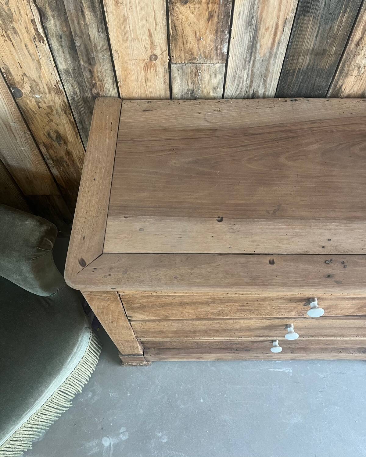 Walnut chest of drawers